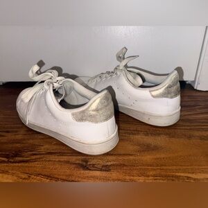 White Sneakers with Gold Heel Accents women’s 8.5